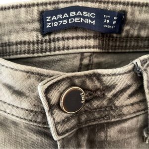 ZARA BASIC SIDE ZIPPERS DENIM IN GREY. SZ 30